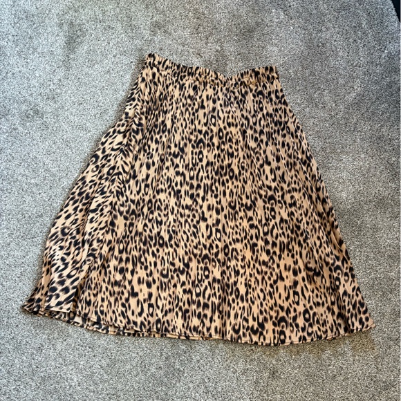 Chic Leopard A-Line Skirt - Picture 1 of 8